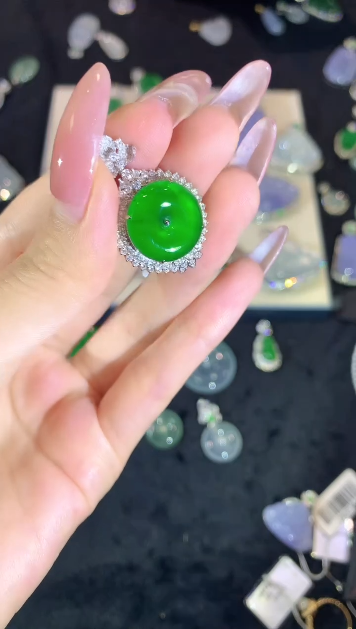 【闪购商品】翡翠吊坠(不含链)18K金镶嵌a146时尚