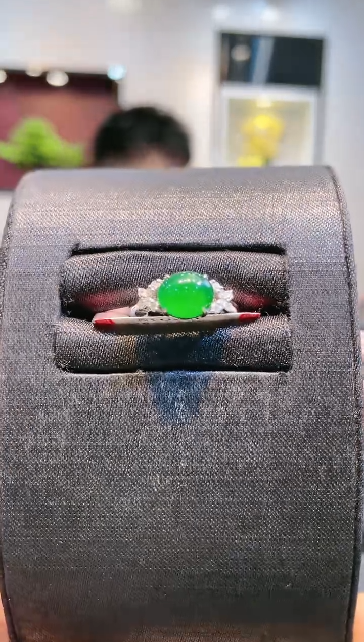 【闪购商品】翡翠颈饰18K金镶嵌A97天然A货翡翠戒指