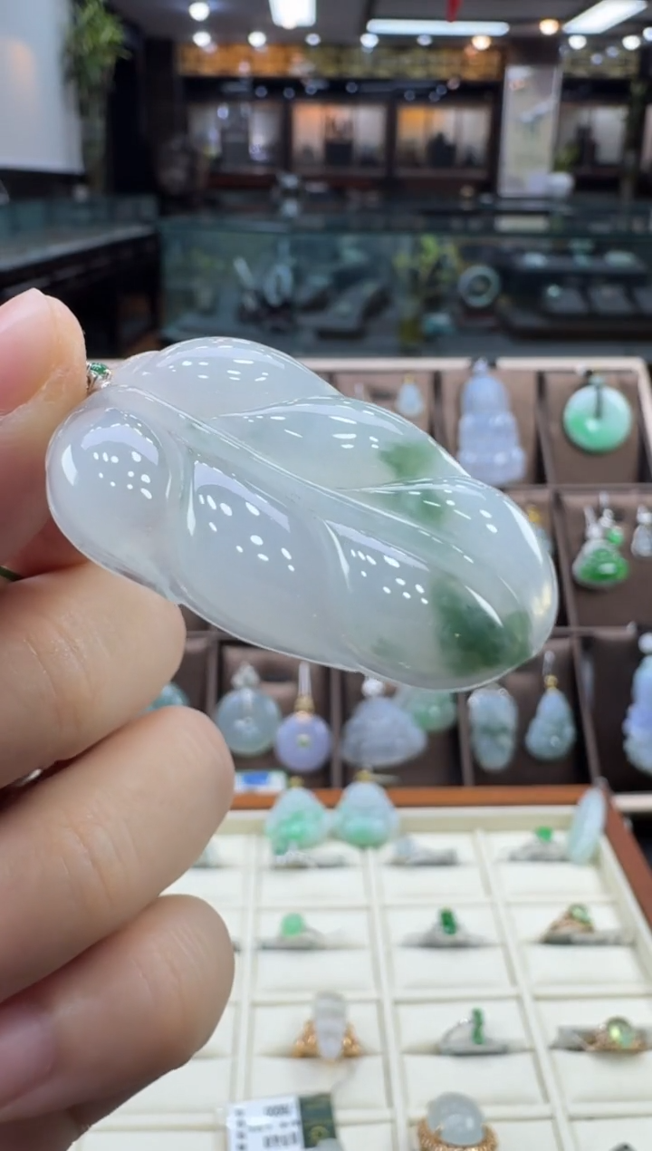 翡翠18K金镶嵌颈饰叶子