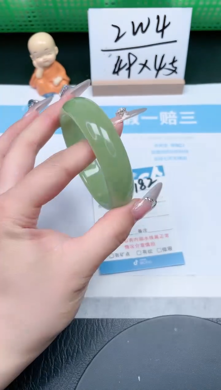 【闪购商品】石英质玉手镯未镶嵌182-56.2