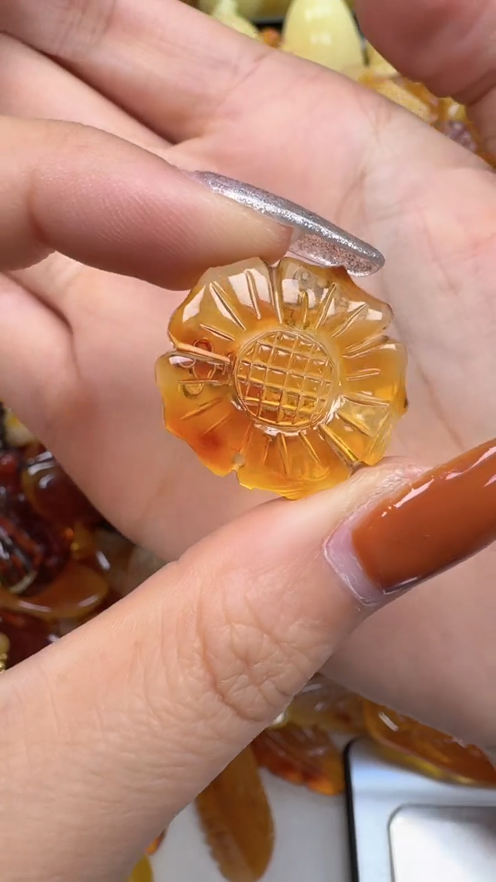 裸石琥珀未镶嵌如图