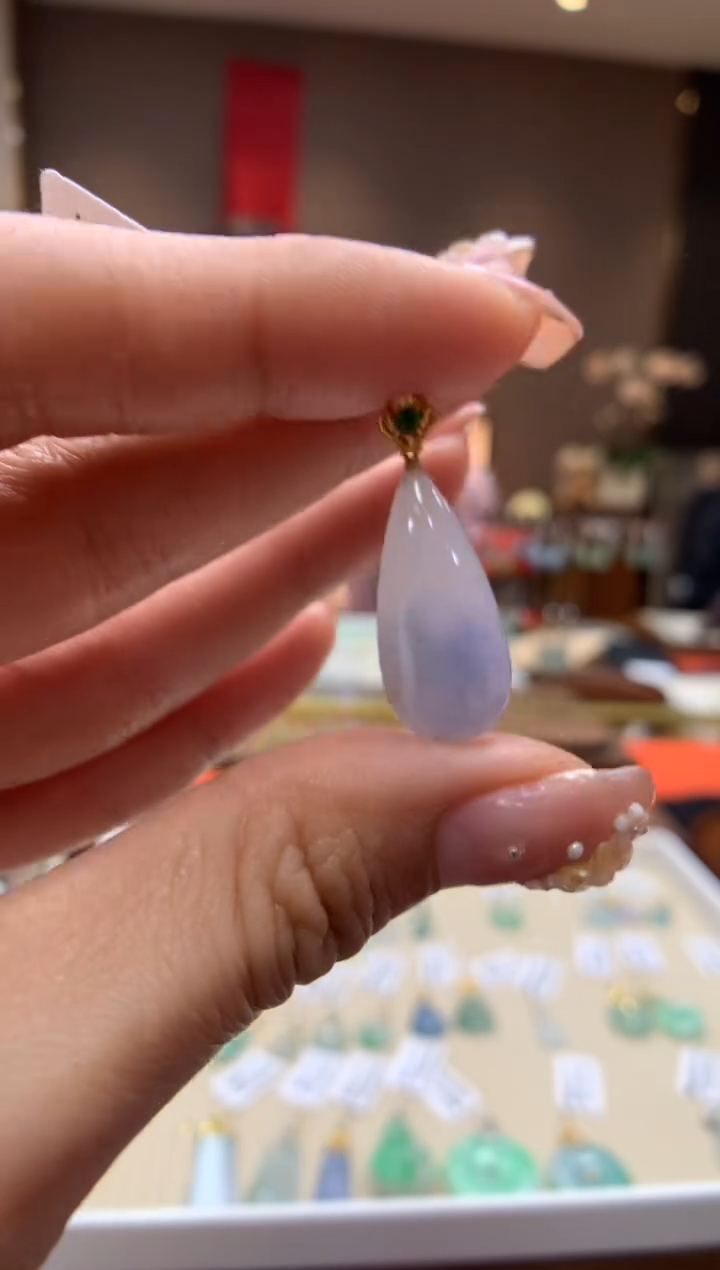 【闪购商品】翡翠颈饰18K金镶嵌水滴