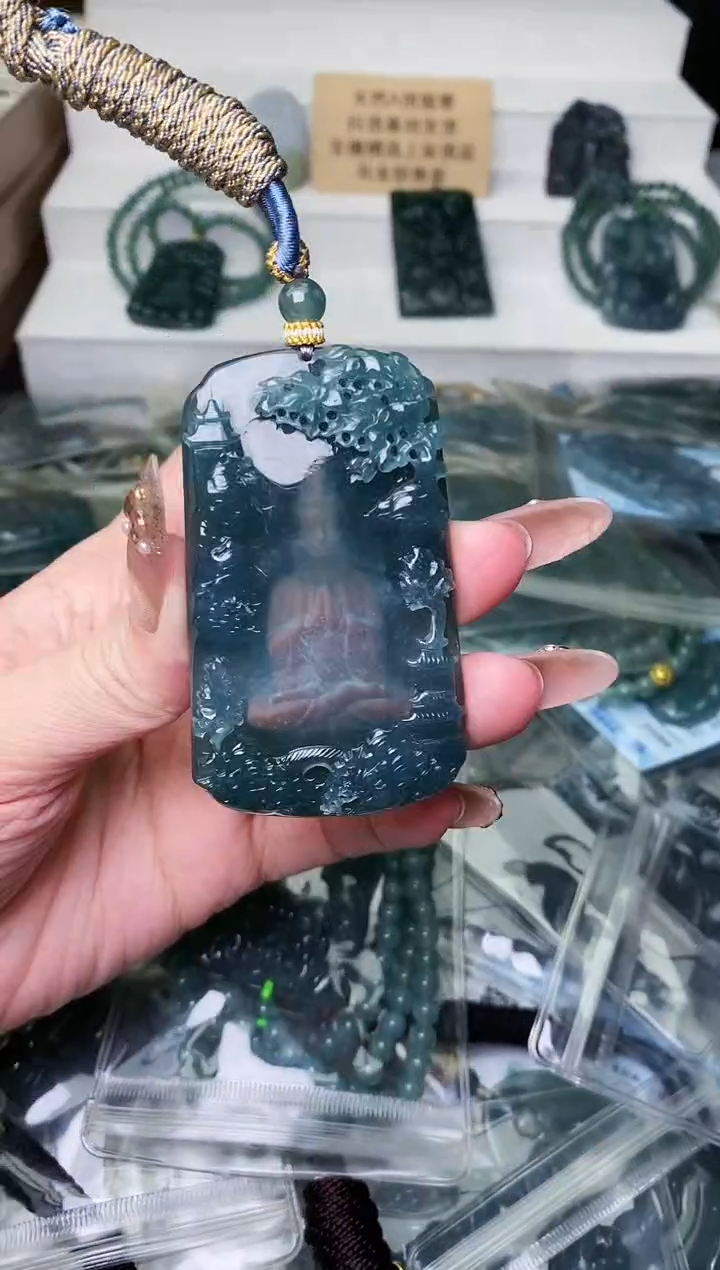 颈饰未镶嵌翡翠 