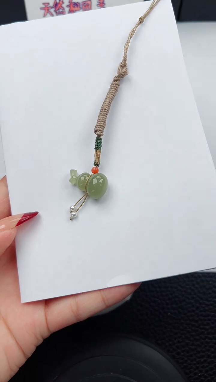 【闪购商品】和田玉吊坠(赠链)未镶嵌168微色差T