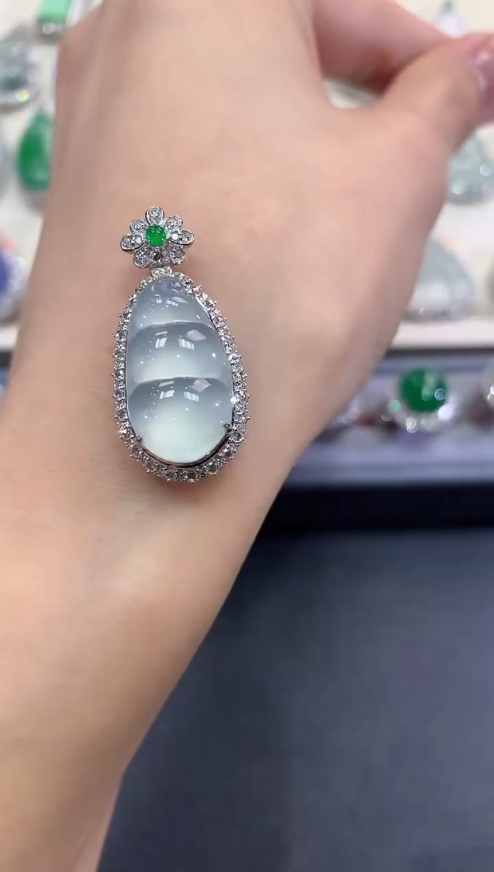 【闪购商品】翡翠吊坠(不含链)18K金镶嵌a183        