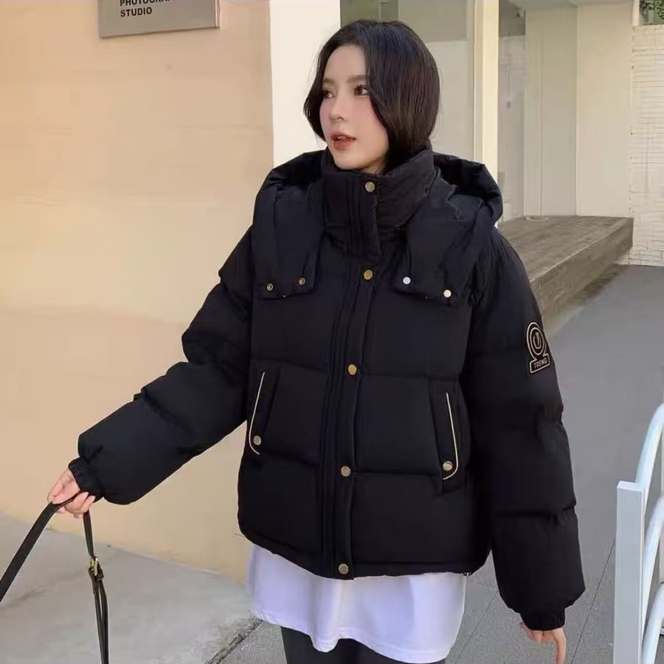 9332-W皮标（黑色）可拆卸帽子小个子羽绒服