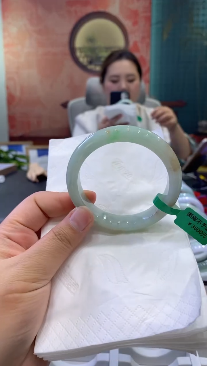 【闪购商品】翡翠手镯未镶嵌多人0008691