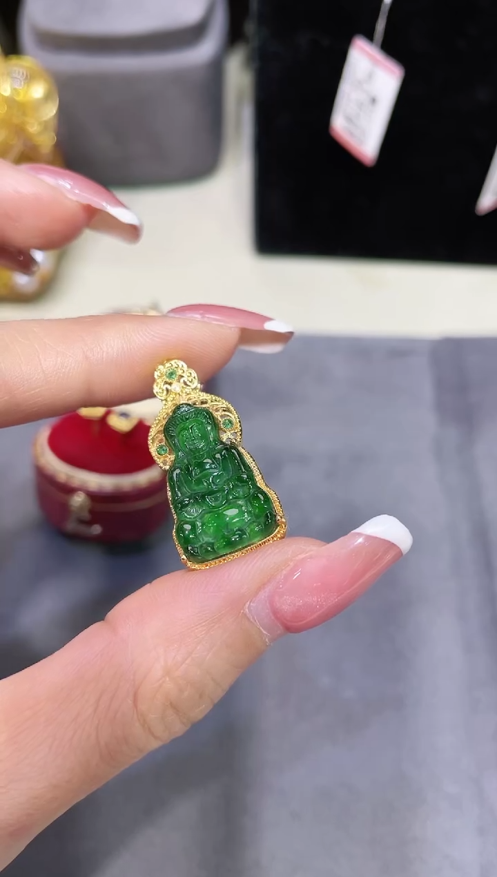 【闪购商品】翡翠吊坠(不含链)18K金镶嵌·