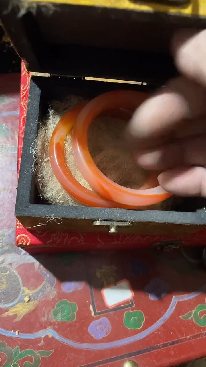 玉米福满专属链接  一对浅红镯子 带盒