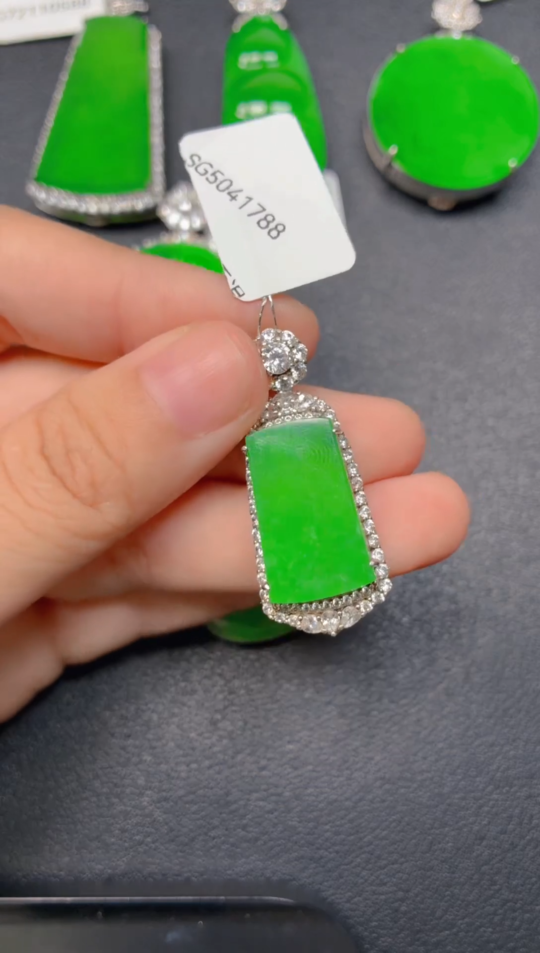 颈饰银S925镶嵌翡翠朱*珠1