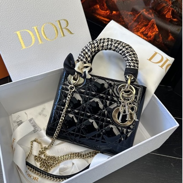 全新未使用 DIOR/迪奥 小花6珊 Lady Dior 戴妃包三格黑金2023年
