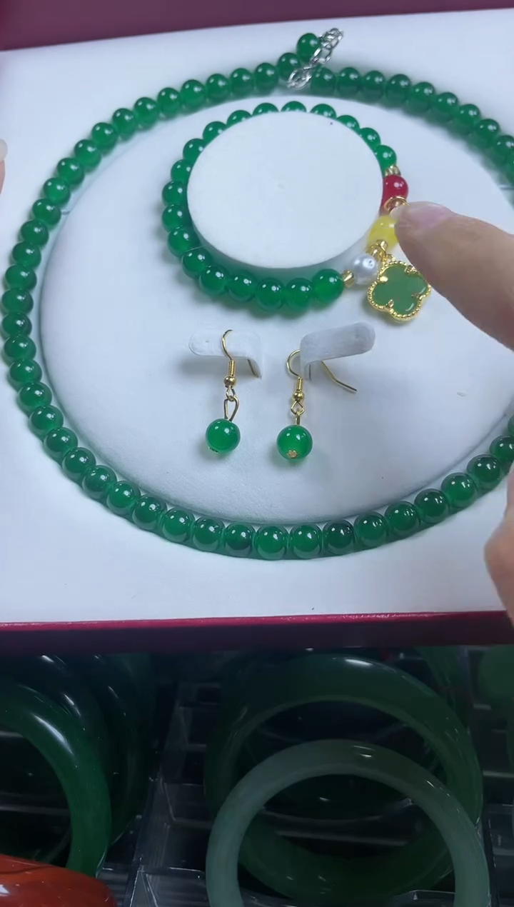 【闪购商品】石英质玉手链合金8