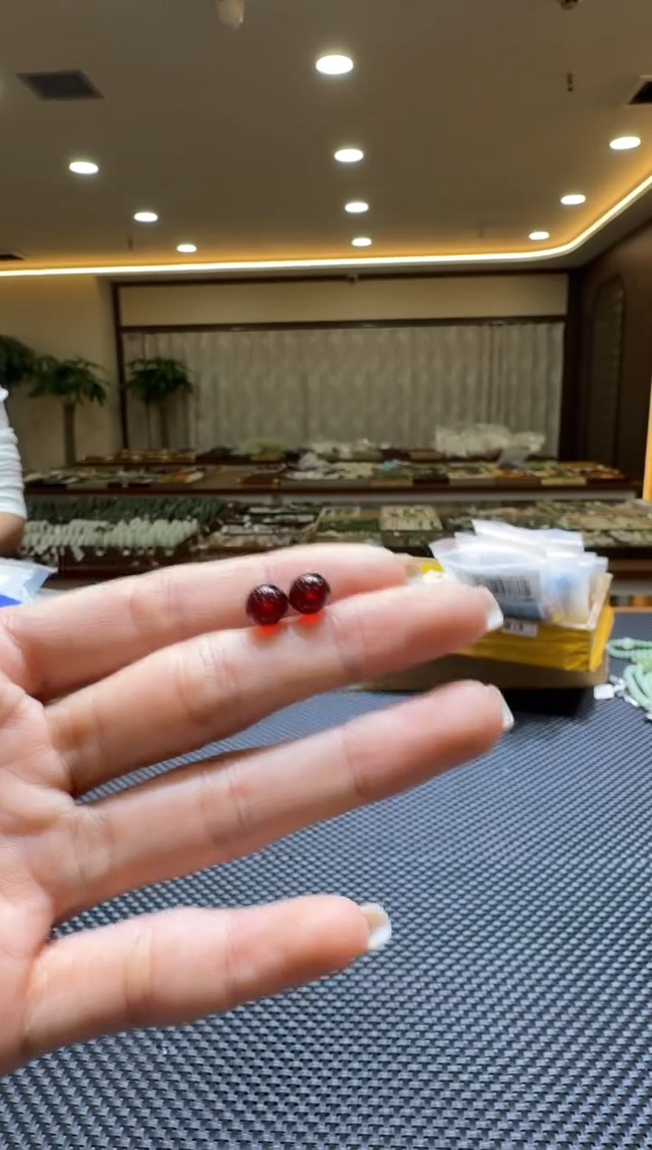 琥珀颈饰未镶嵌耳饰一对