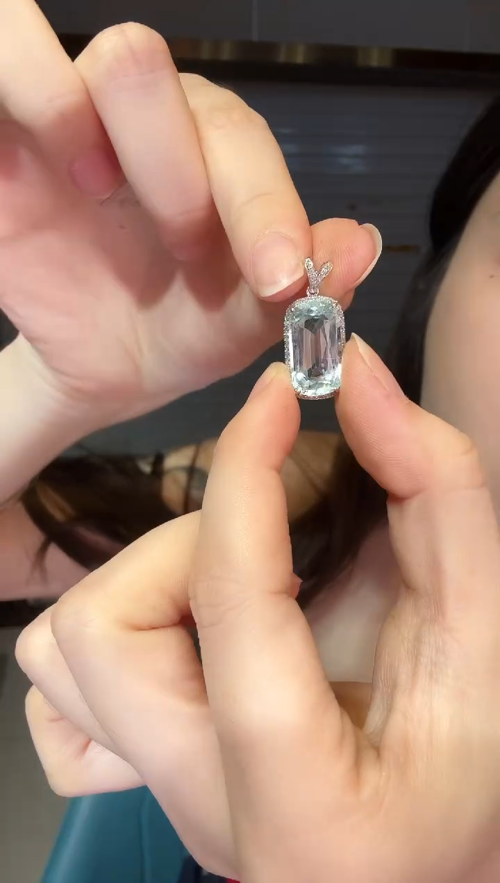 铂Pt950镶嵌吊坠(不含链)海蓝宝石7.12ct