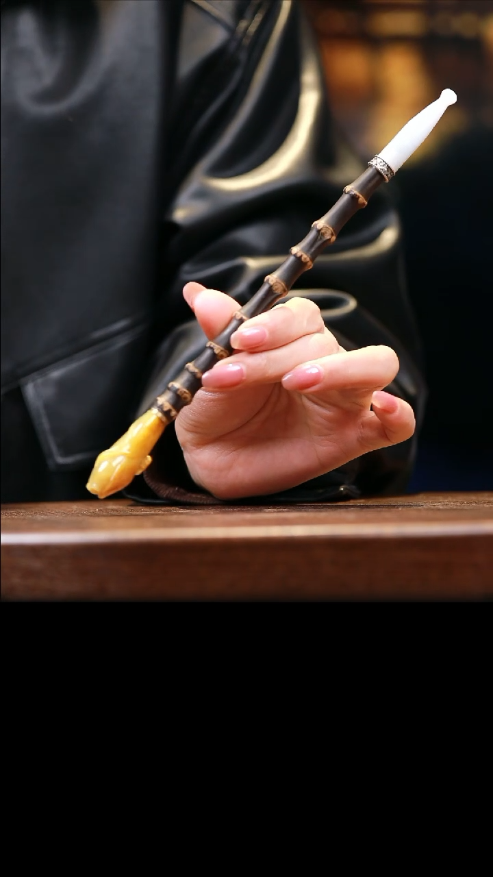 【闪购商品】翡翠挂件未镶嵌烟杆