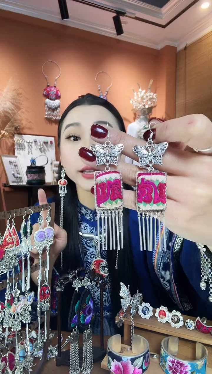 【闪购商品】刺绣纯手工民族风耳环