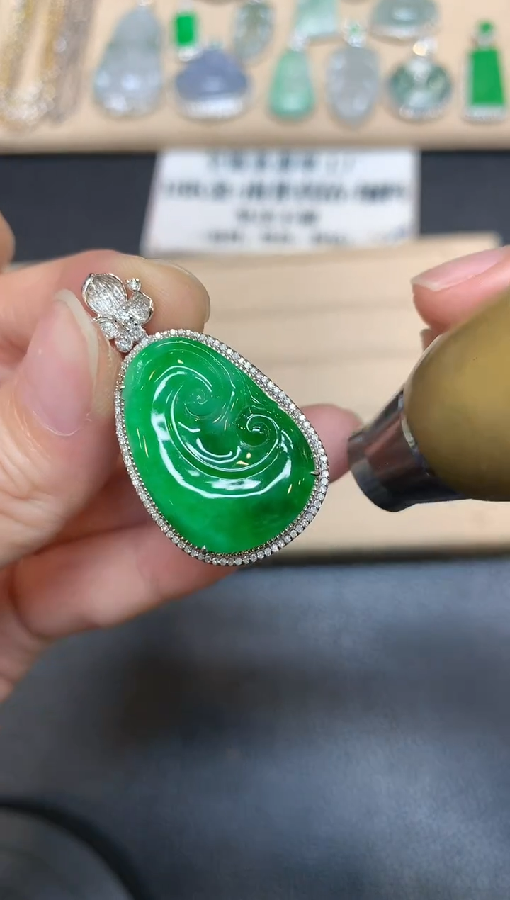 【闪购商品】翡翠颈饰18K金镶嵌如意【无服务费