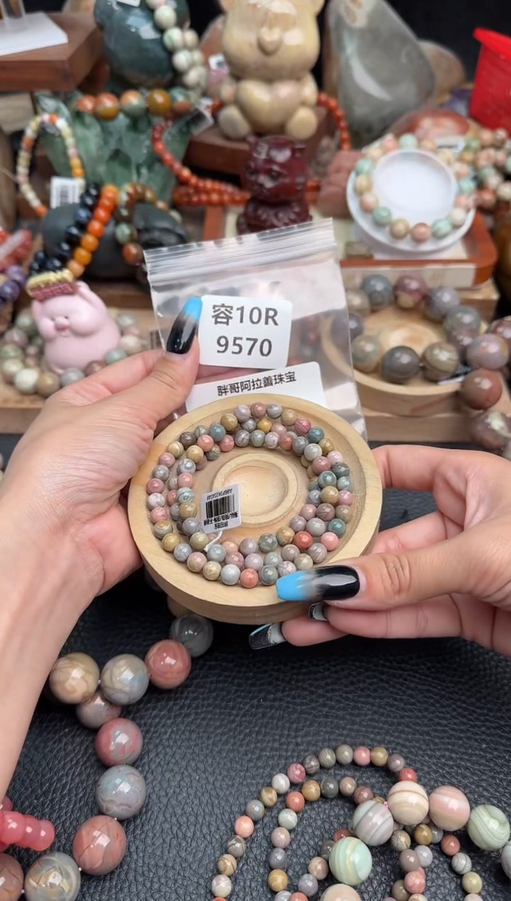 【闪购商品】石英质玉未镶嵌手链10R9570