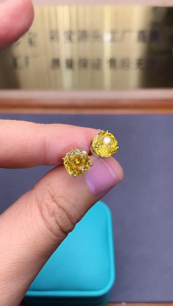 【闪购商品】蓝宝石耳饰银S925镶嵌.........