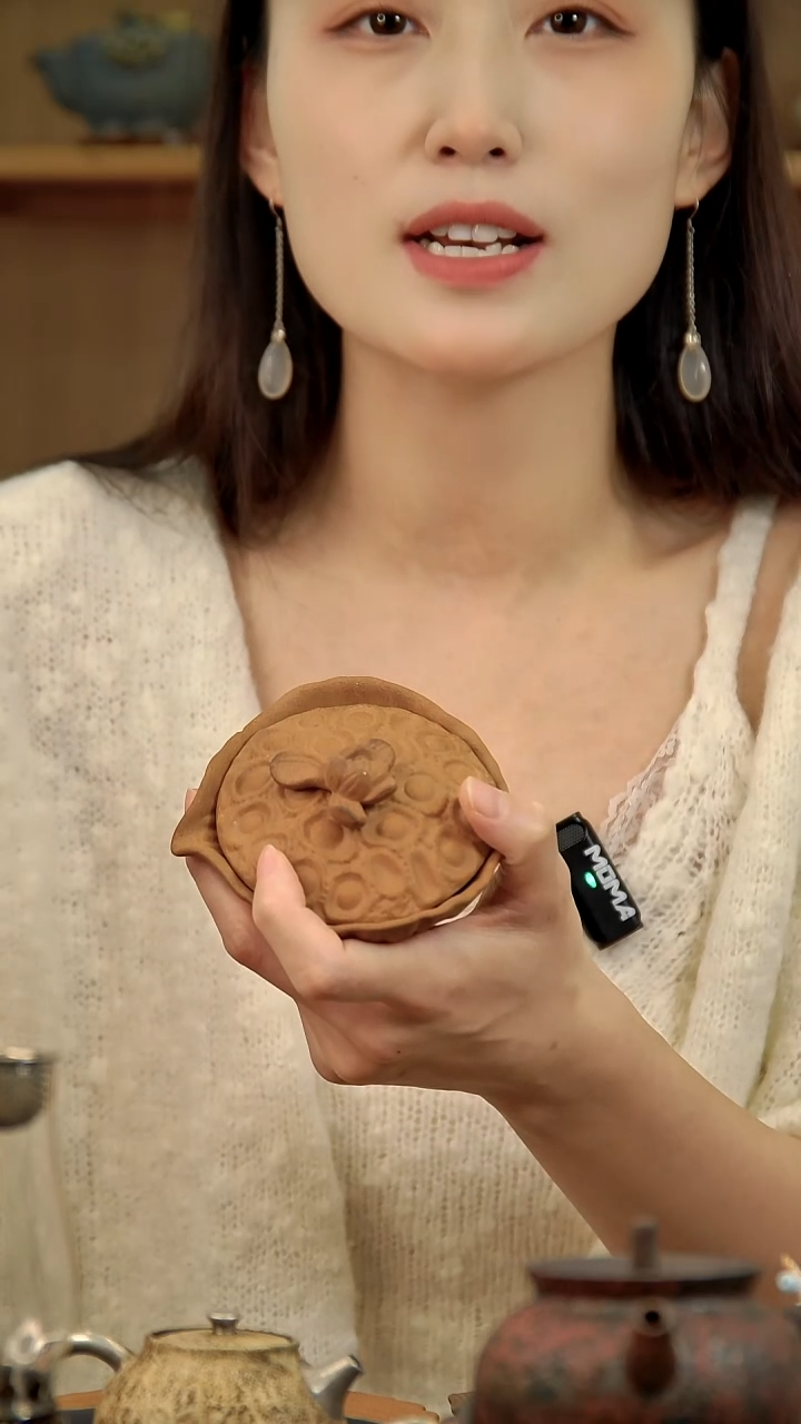 言野手作 莲花壶