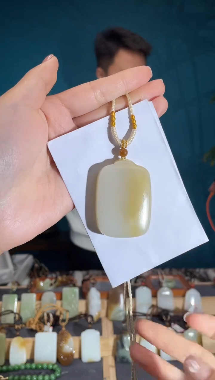 颈饰未镶嵌和田玉1