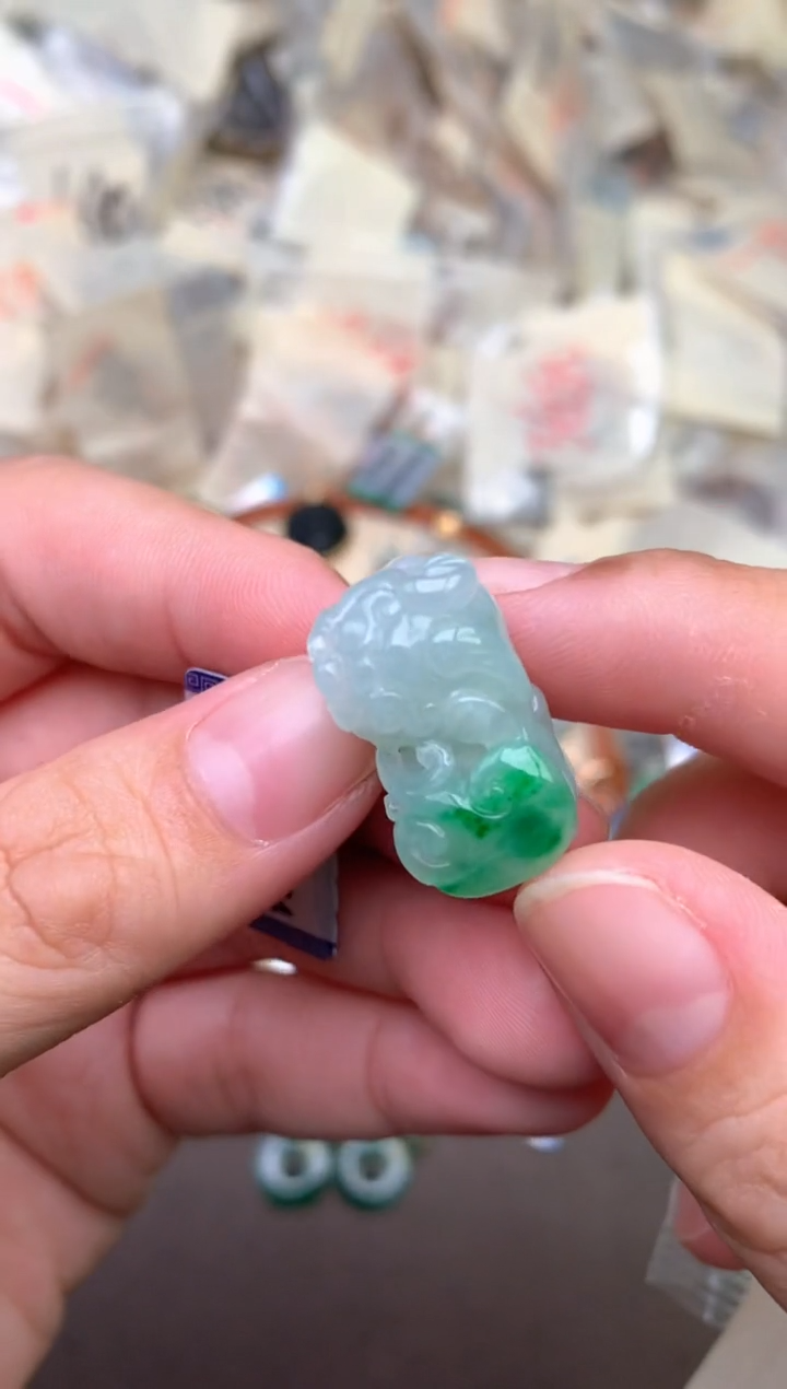 未镶嵌挂件翡翠   —