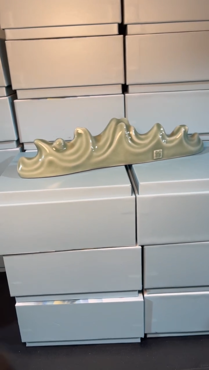 瓷微瑕观唐老货笔架1只