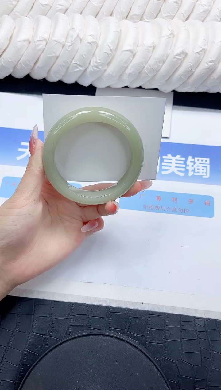 未镶嵌手镯石英质玉108-58