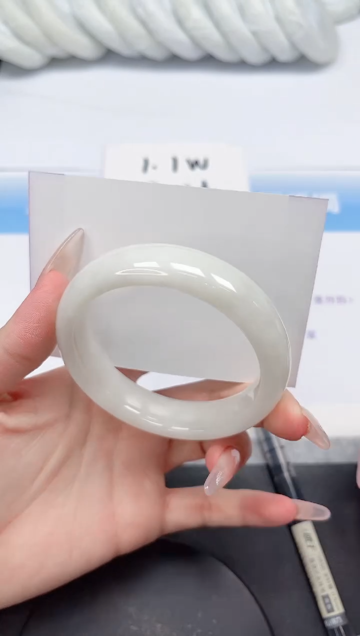 和田玉手镯未镶嵌117-56.3