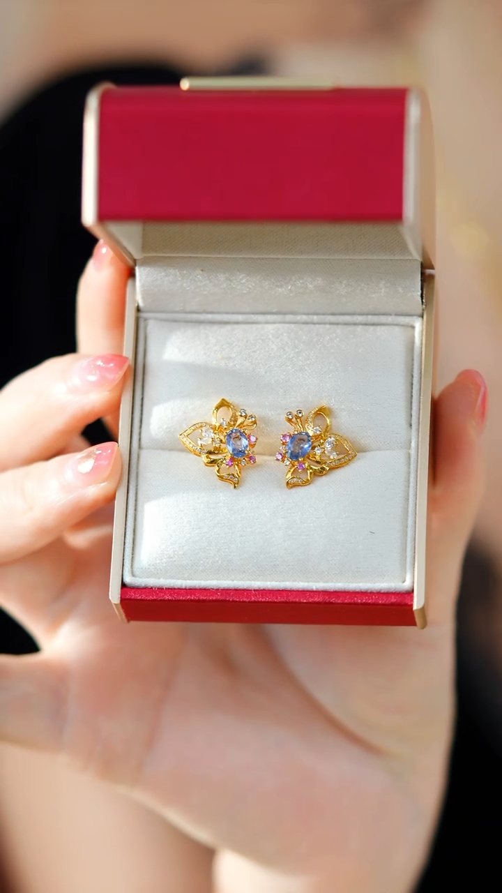耳饰蓝宝石18K金镶嵌用****1蓝宝石蝴蝶耳针HNZ14641