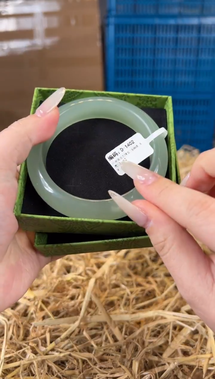 未镶嵌手镯石英质玉D1402