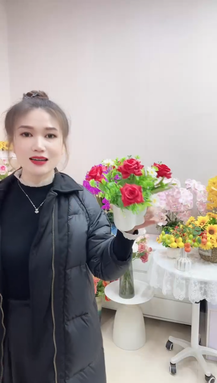 红色玫瑰+白色爱心陶瓷盆