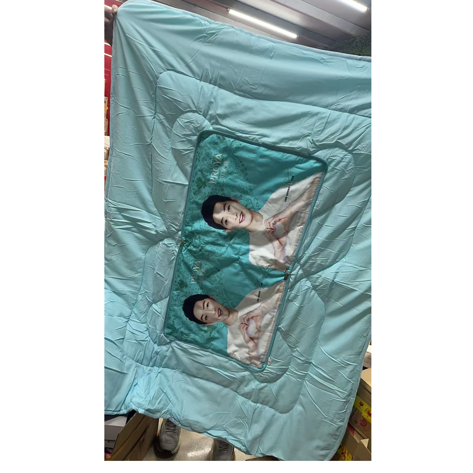 珀莱雅蓝色夏凉被抱枕被