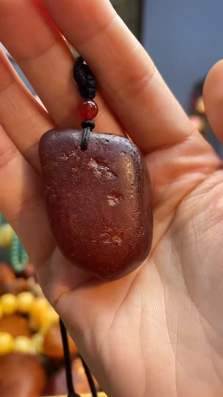 未镶嵌颈饰琥珀吊坠