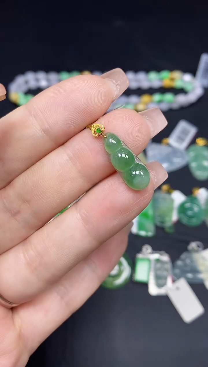 吊坠(不含链)18K金镶嵌翡翠豆子18K金扣镶嵌@@CMT1083-8