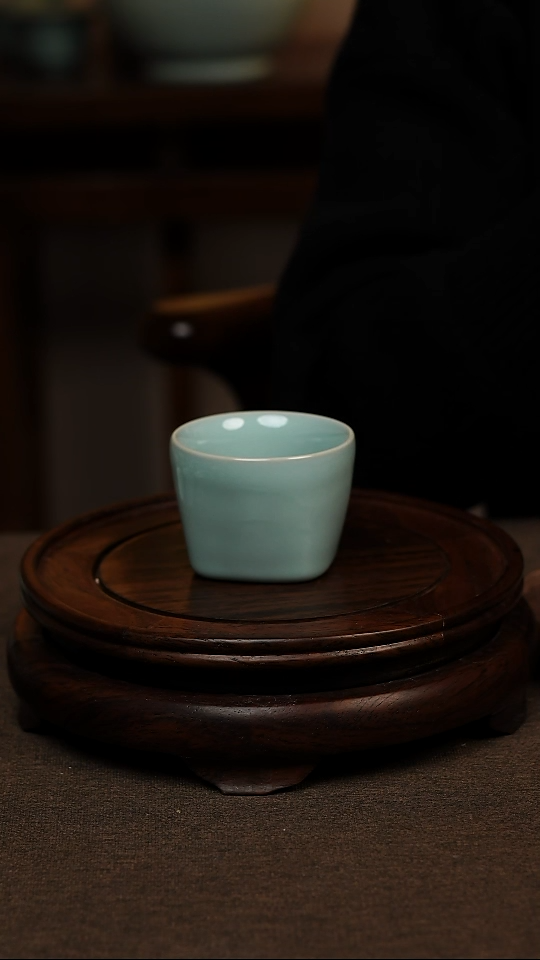 瓷片天青色天圆地方杯80ml微瑕不带礼盒