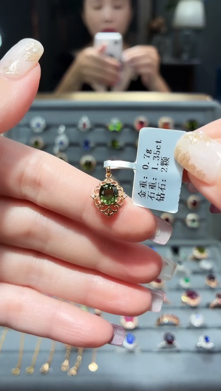 颈饰18K金镶嵌碧玺1.35.