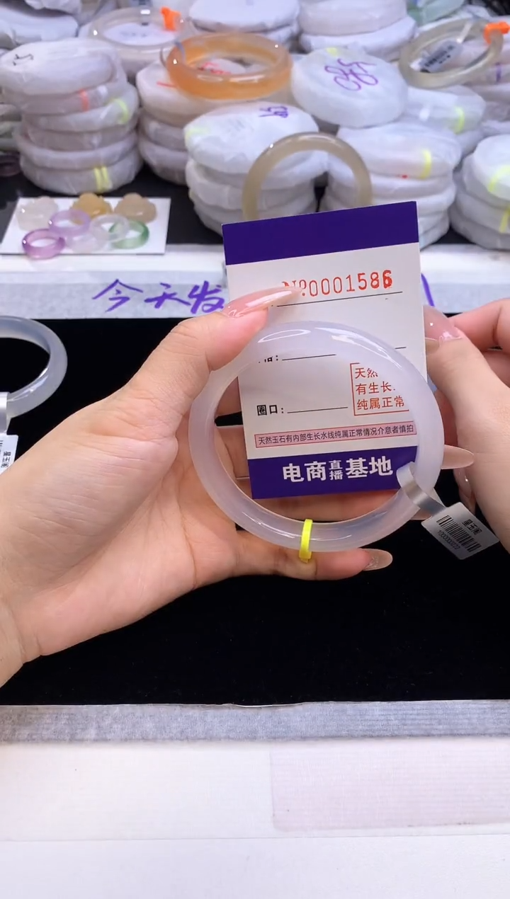 【闪购商品】玛瑙/玉髓手镯未镶嵌1586圈口65