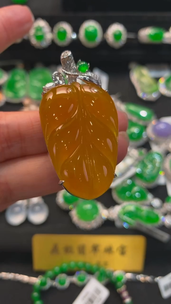 【闪购商品】翡翠颈饰未镶嵌黄翡叶子