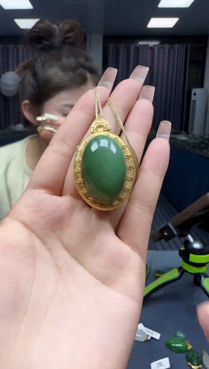 【闪购商品】和田玉挂件18K金镶嵌1