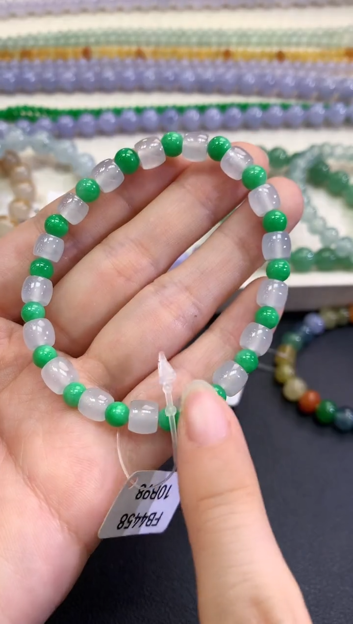【闪购商品】翡翠手串未镶嵌D48     