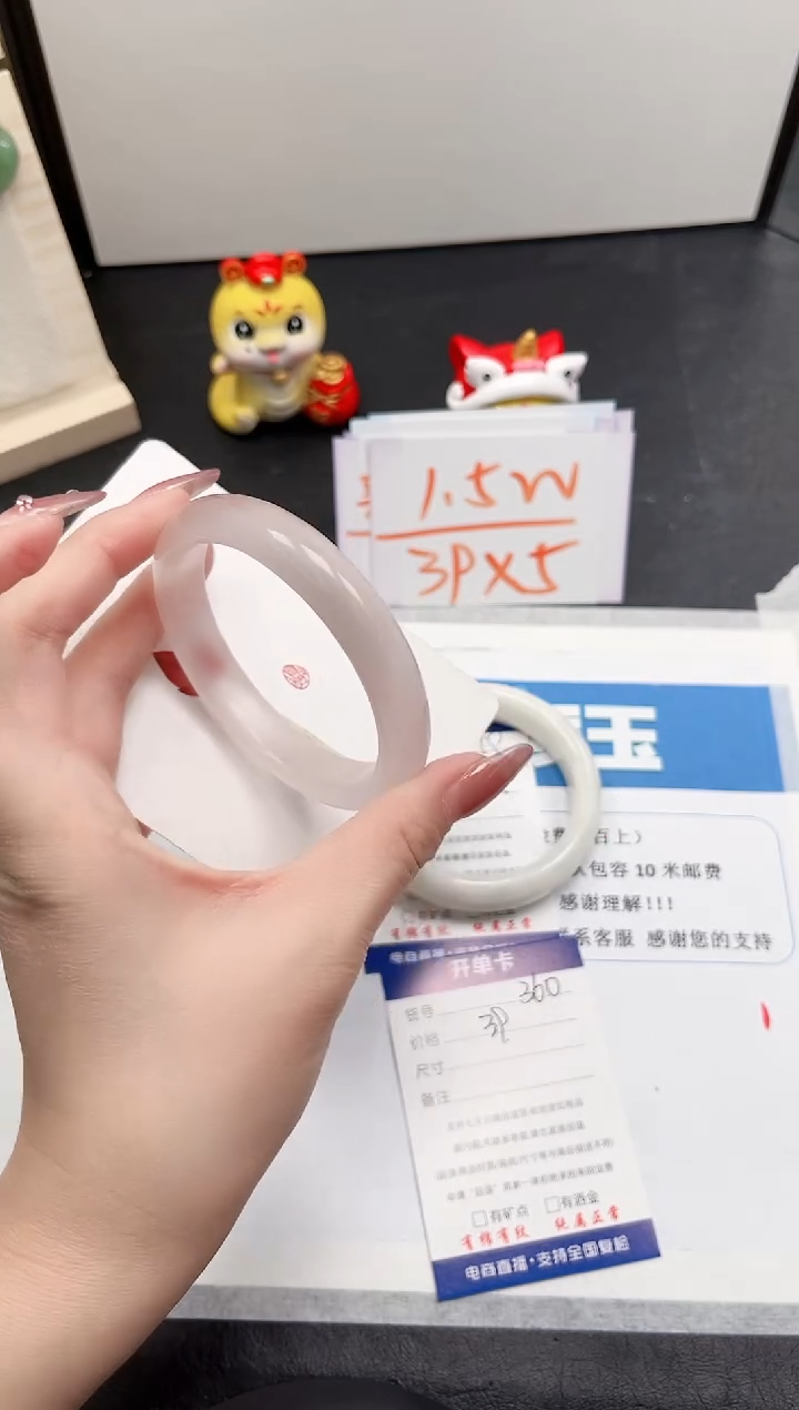 【闪购商品】石英质玉手镯未镶嵌360-60.7