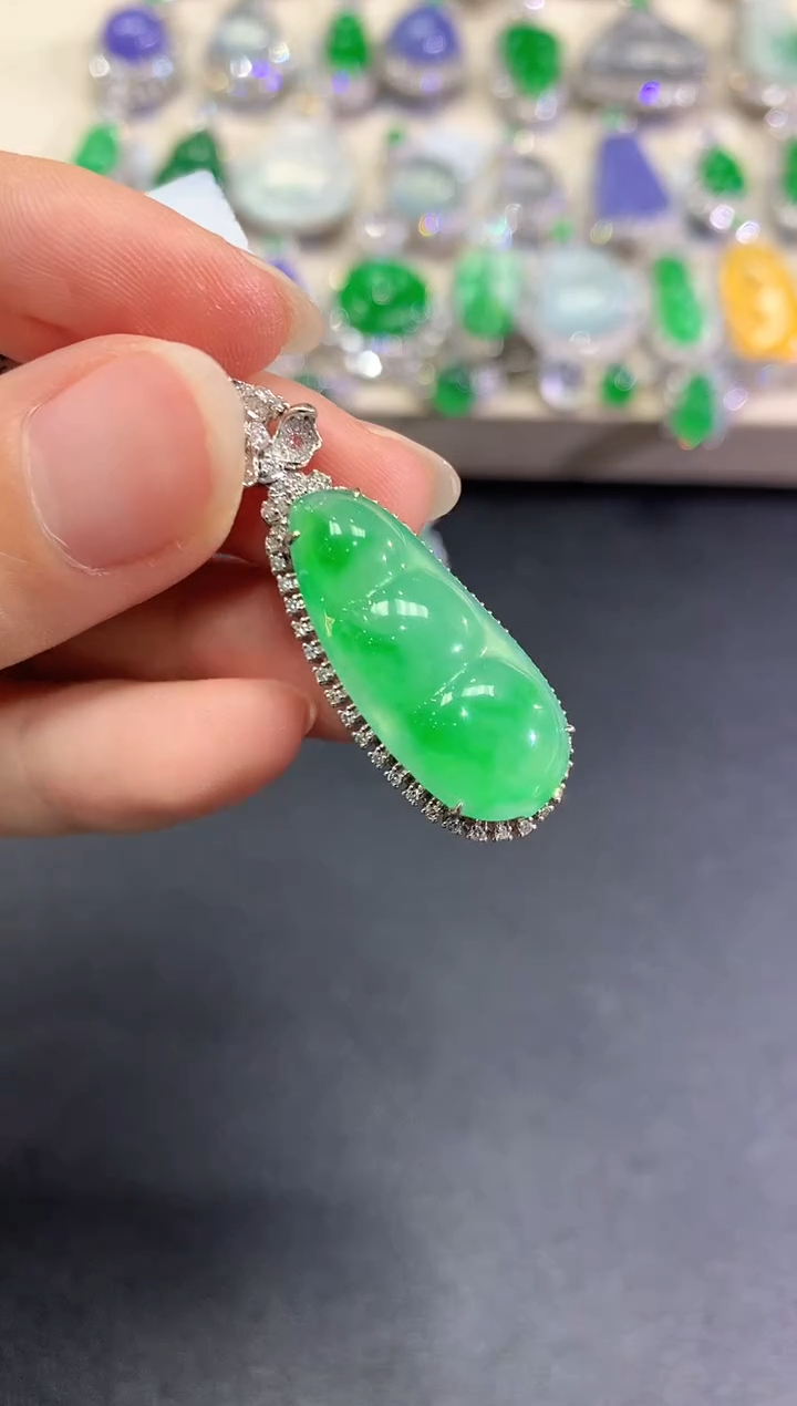 【闪购商品】翡翠颈饰18K金镶嵌c41     