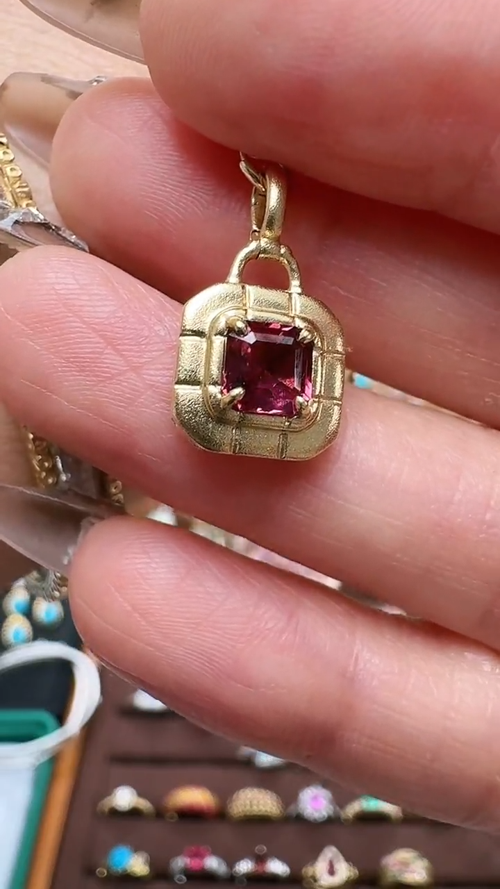 【闪购商品】碧玺吊坠(不含链)18K金镶嵌18K金碧玺吊坠