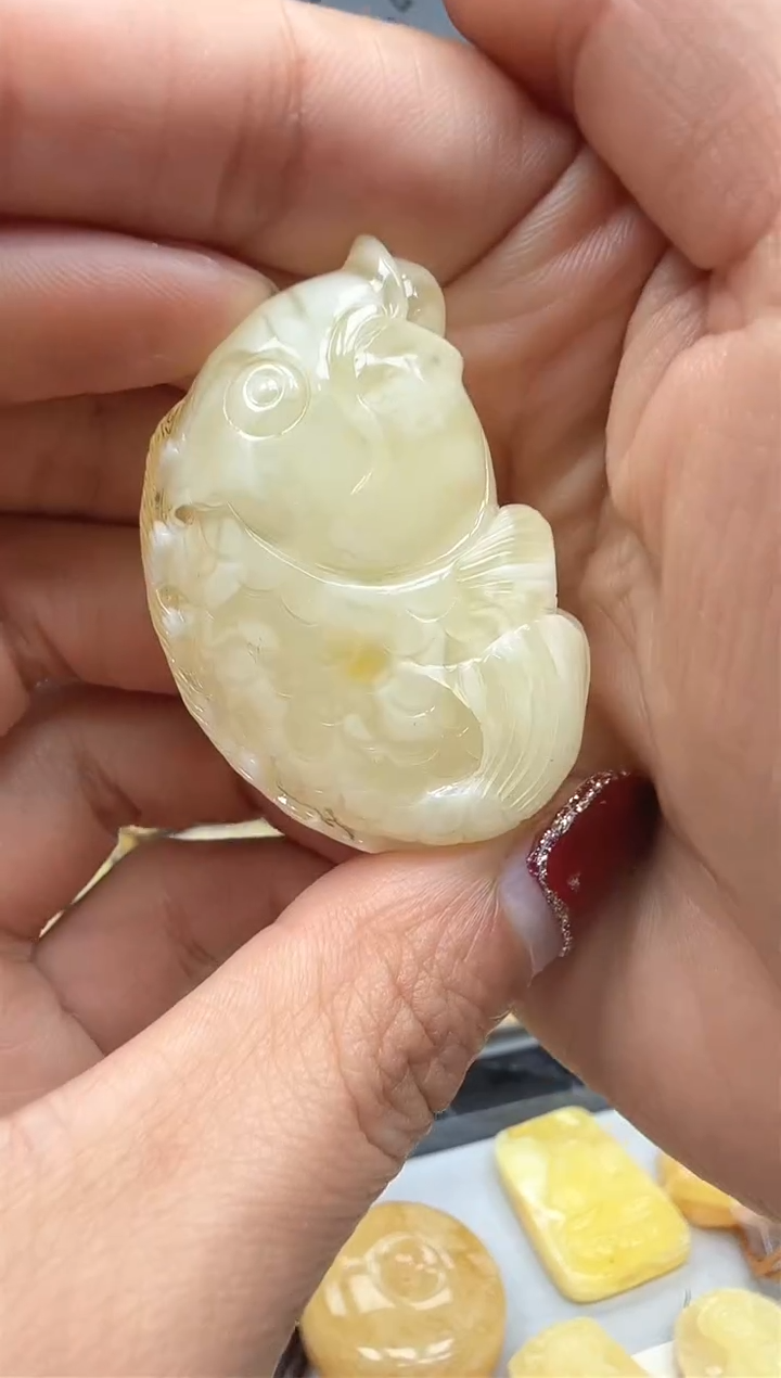 【闪购商品】琥珀裸石未镶嵌挂坠