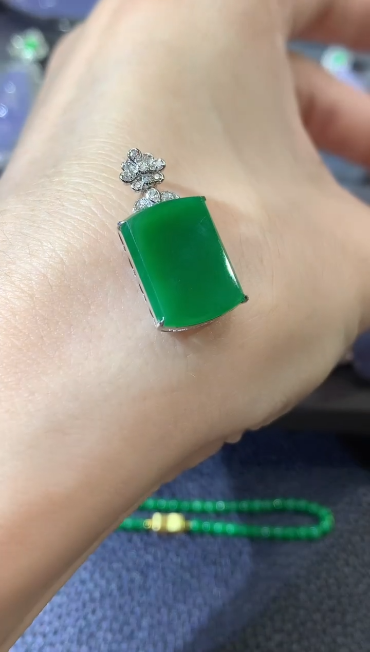 吊坠(不含链)18K金镶嵌翡翠C2