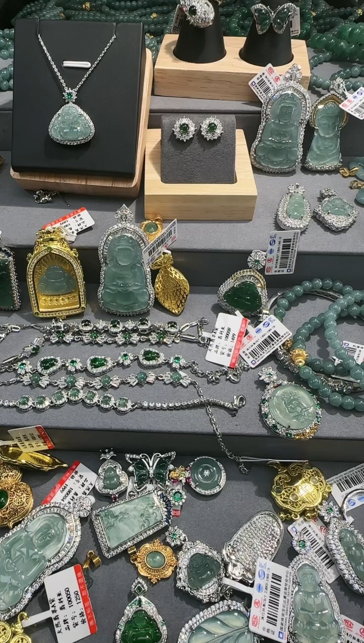 【闪购商品】翡翠吊坠(赠链)未镶嵌翡翠A货源头工厂带证书发