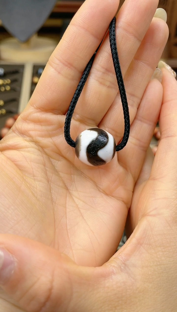 【闪购商品】玛瑙/玉髓颈饰未镶嵌精品行运黑白牙牙颈饰