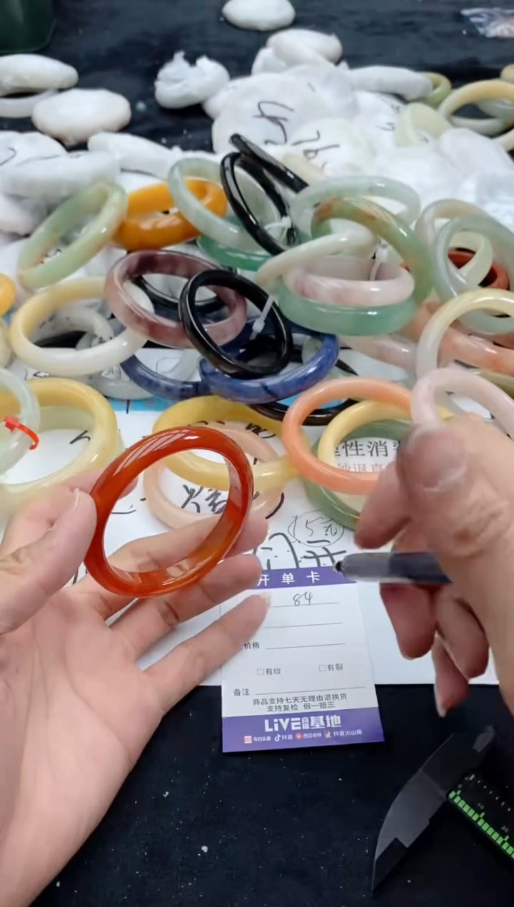 【闪购商品】石英质玉手镯未镶嵌84