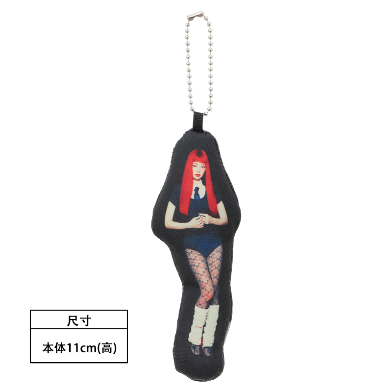 【名创优品XJennie联名】系列毛绒挂件, 黑色背景
